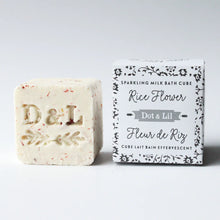 Load image into Gallery viewer, Cube lait de bain effervescent Dot & Lil